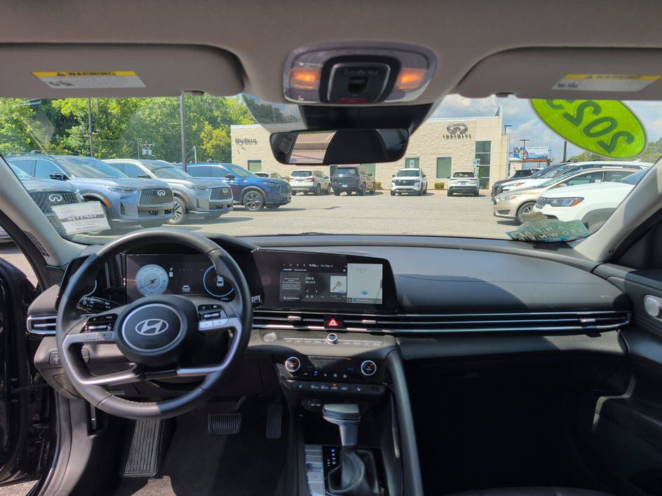 Used 2025 Hyundai Elantra Limited FWD image 11