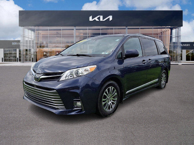 Used 2019 Toyota Sienna XLE w/ Protection Package FWD image 3