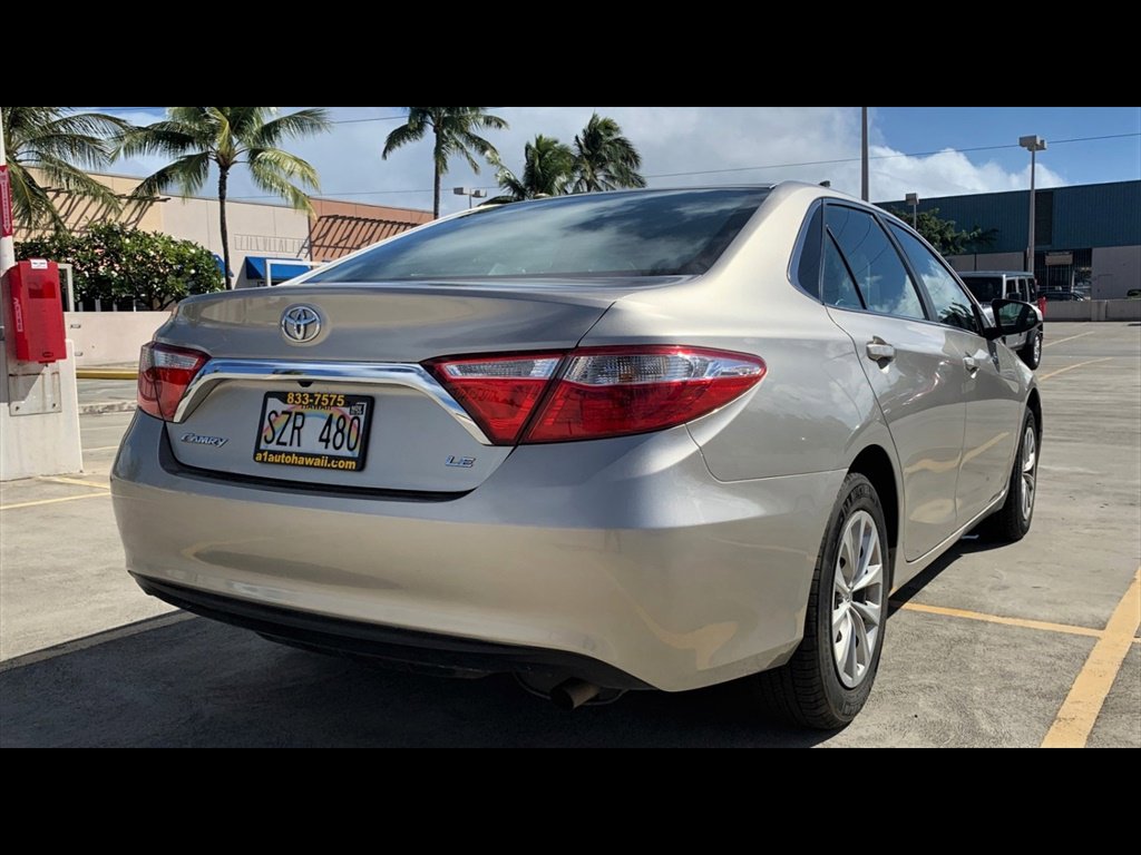 Used 2017 Toyota Camry LE image 5