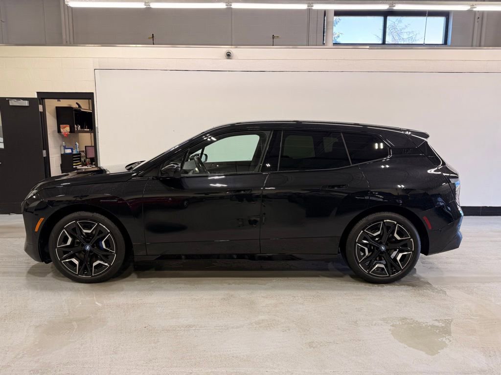 Used 2023 BMW iX xDrive50 w/ Premium Package AWD/4WD image 2