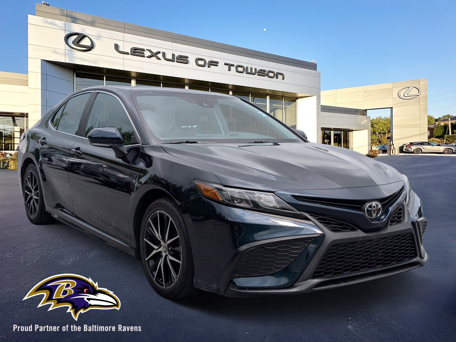 Used 2021 Toyota Camry SE image 1
