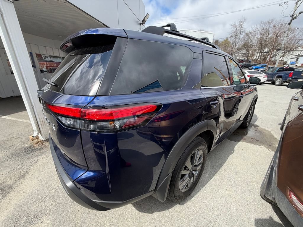 Used 2024 Nissan Pathfinder SV AWD/4WD image 5