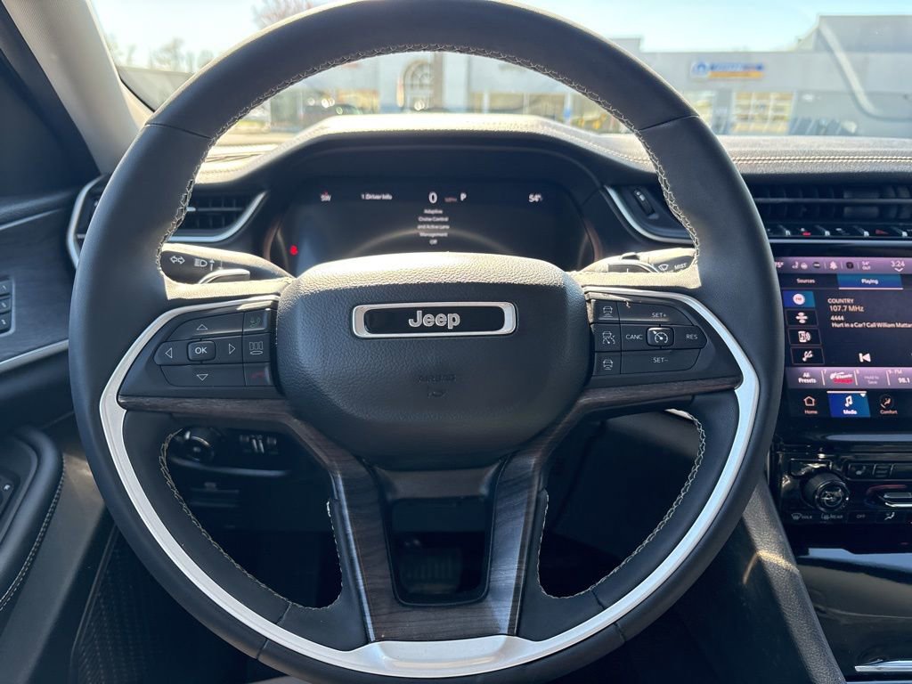 Used 2023 Jeep Grand Cherokee L Limited AWD/4WD image 10