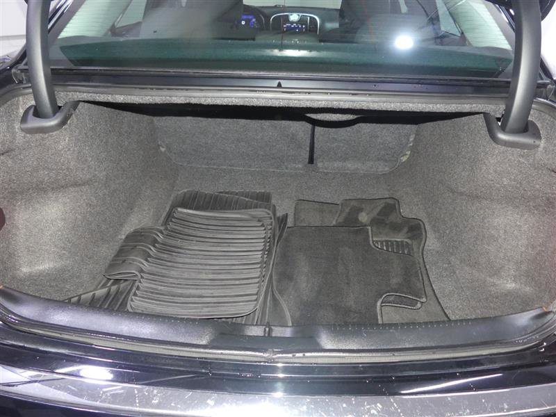 Used 2018 Chrysler 300 Touring w/ Driver Convenience Group AWD/4WD image 9