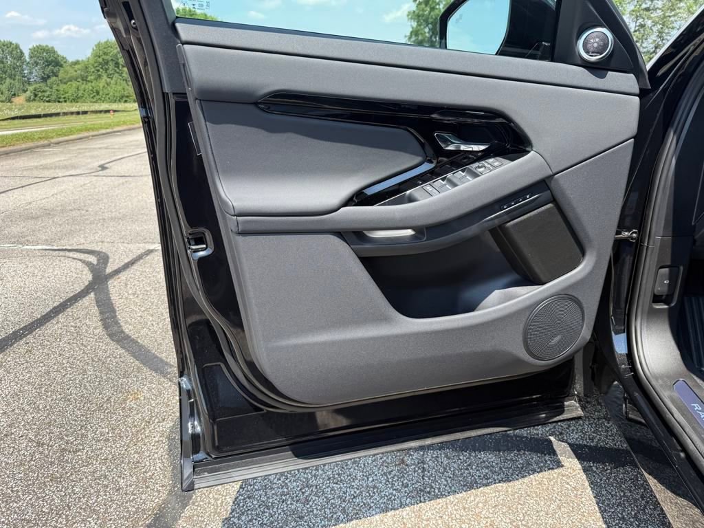 New 2026 Land Rover Range Rover Evoque Dynamic SE image 9