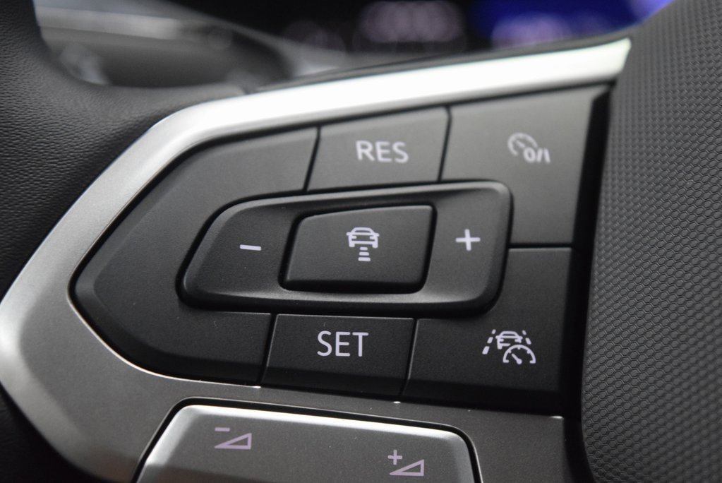 New 2025 Volkswagen Taos SE image 14