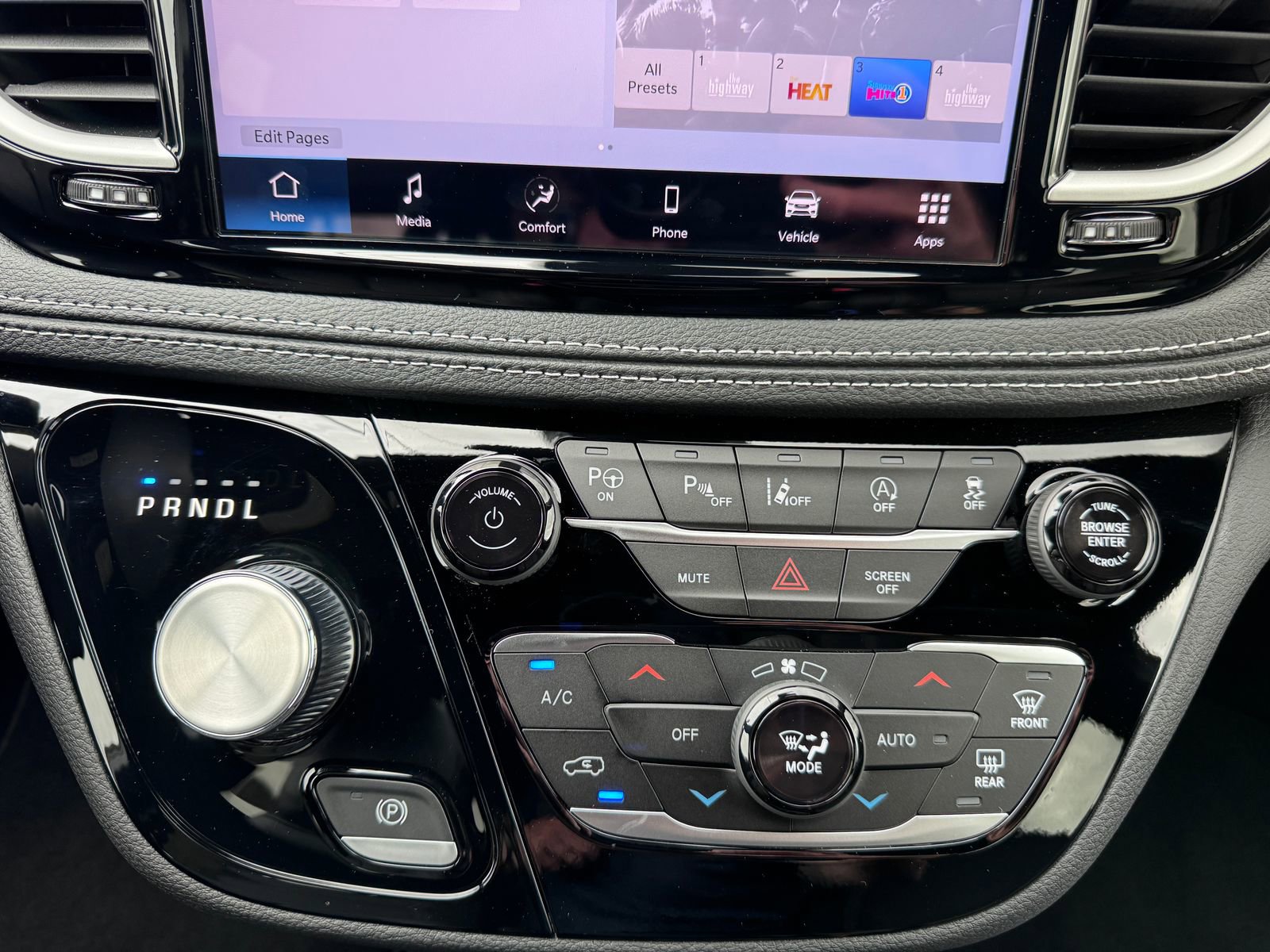 New 2025 Chrysler Pacifica Select FWD image 21