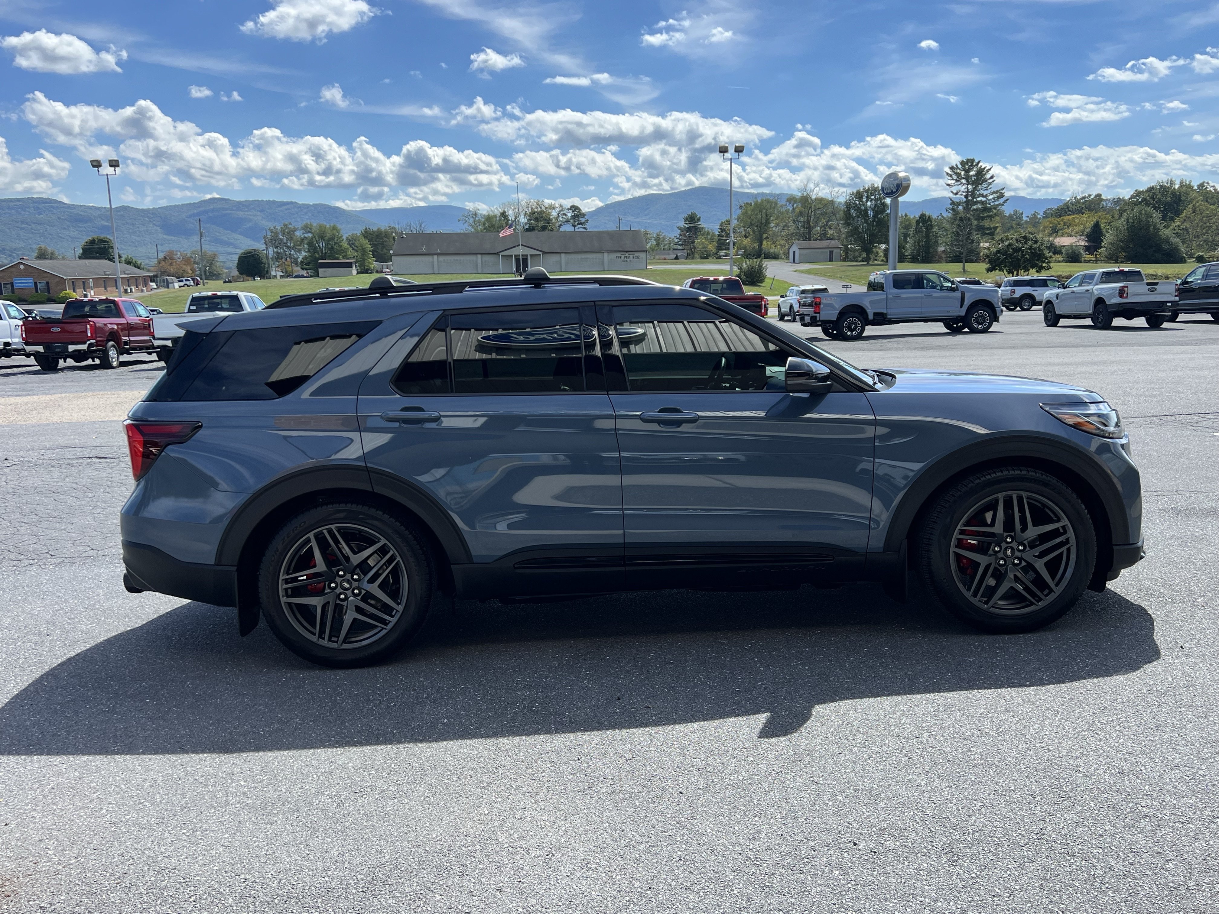 Used 2025 Ford Explorer ST AWD/4WD image 6