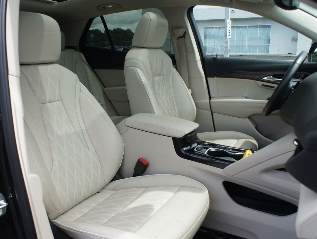 Used 2023 Buick Envision Avenir AWD/4WD image 23