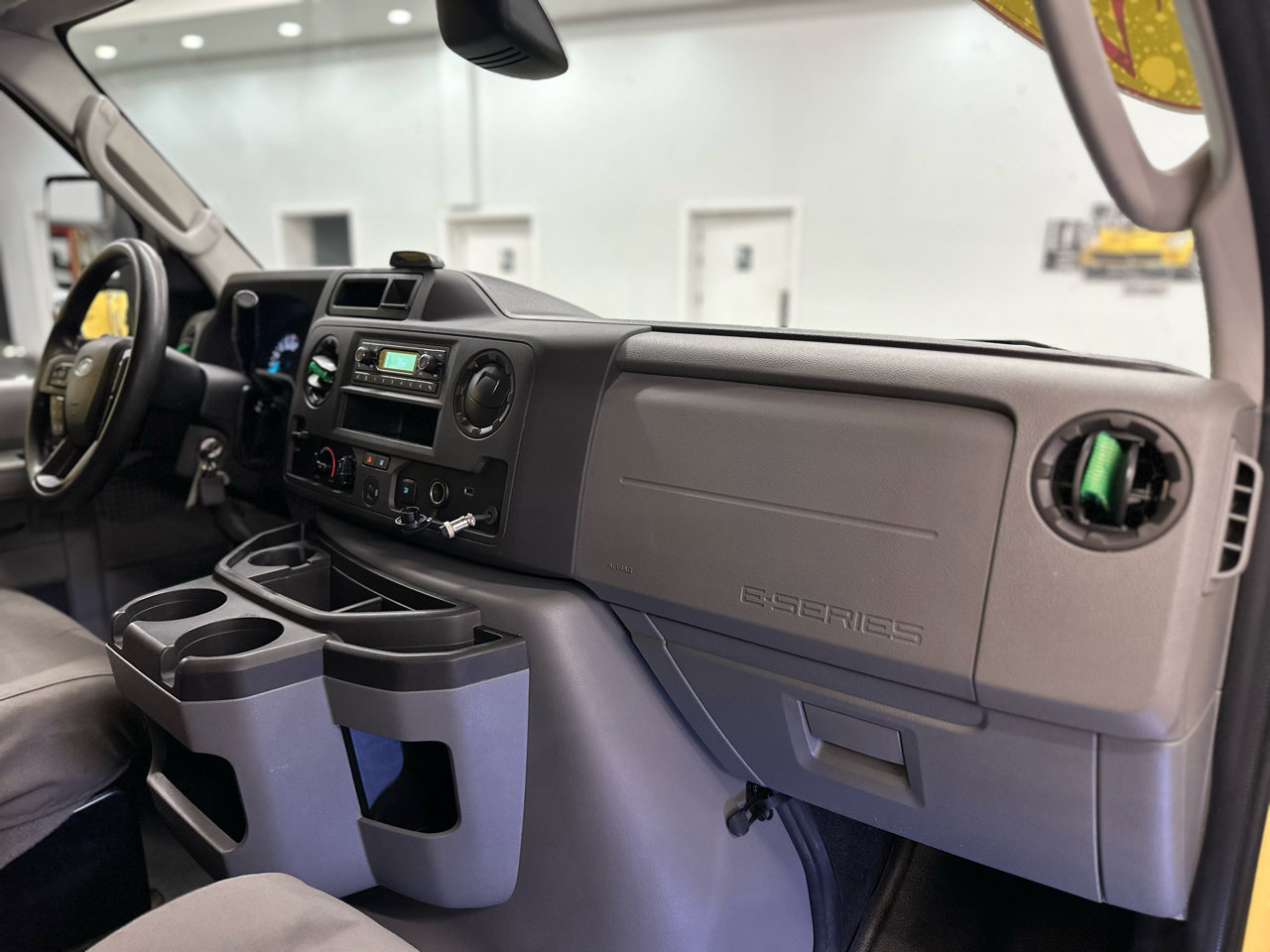 Used 2022 Ford E-450 and Econoline 450 Super Duty image 18