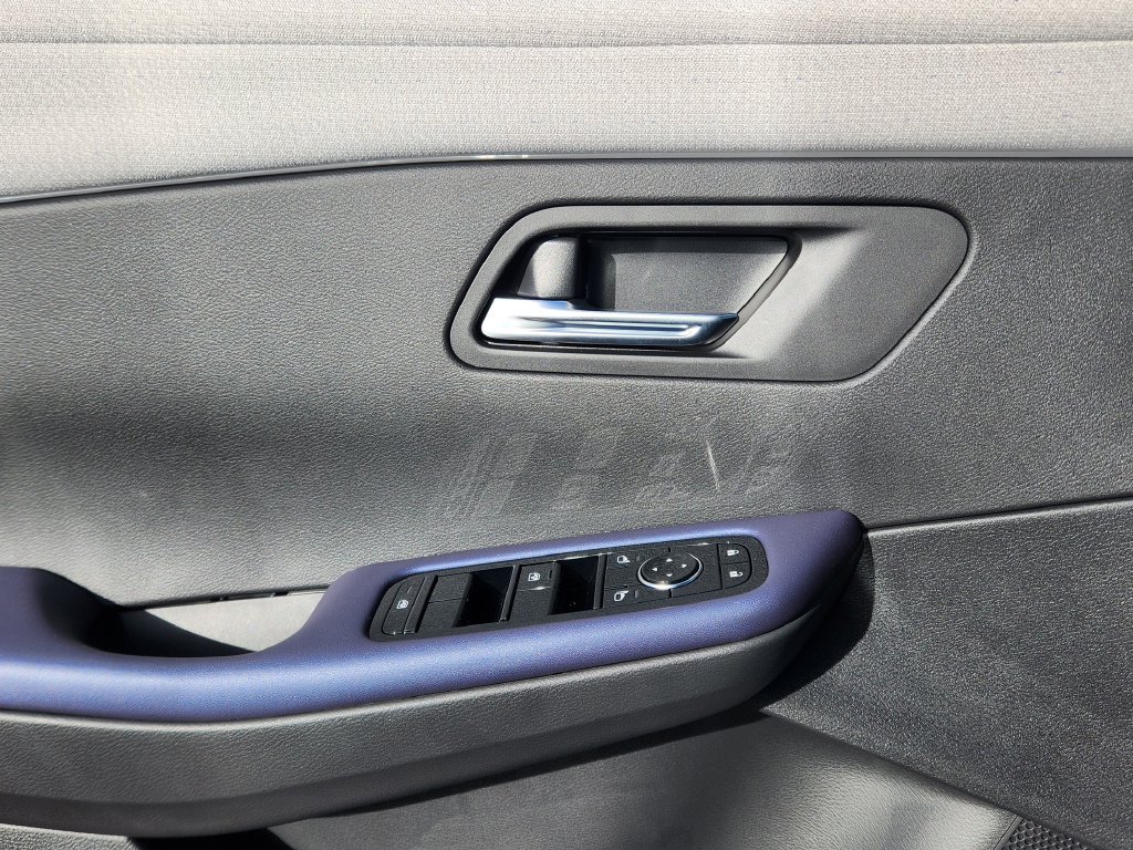 New 2026 Nissan Leaf SV+ w/ Floor Mat Package (SV+) FWD image 6