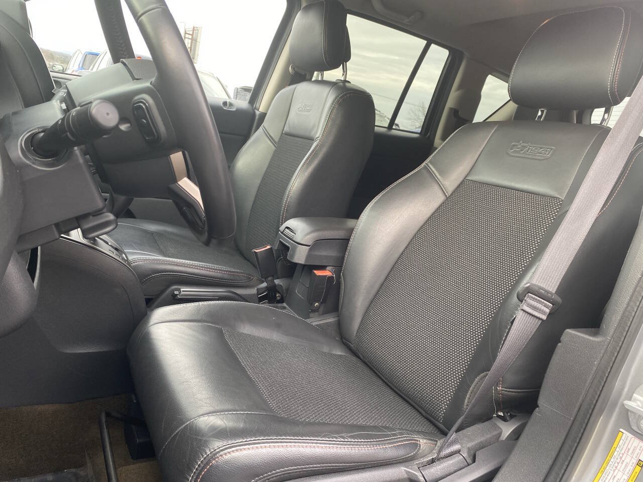 Used 2017 Jeep Compass 75th Anniversary w/ Power Value Group FWD image 12