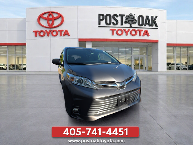 Used 2019 Toyota Sienna XLE w/ XLE Navigation Package FWD image 10