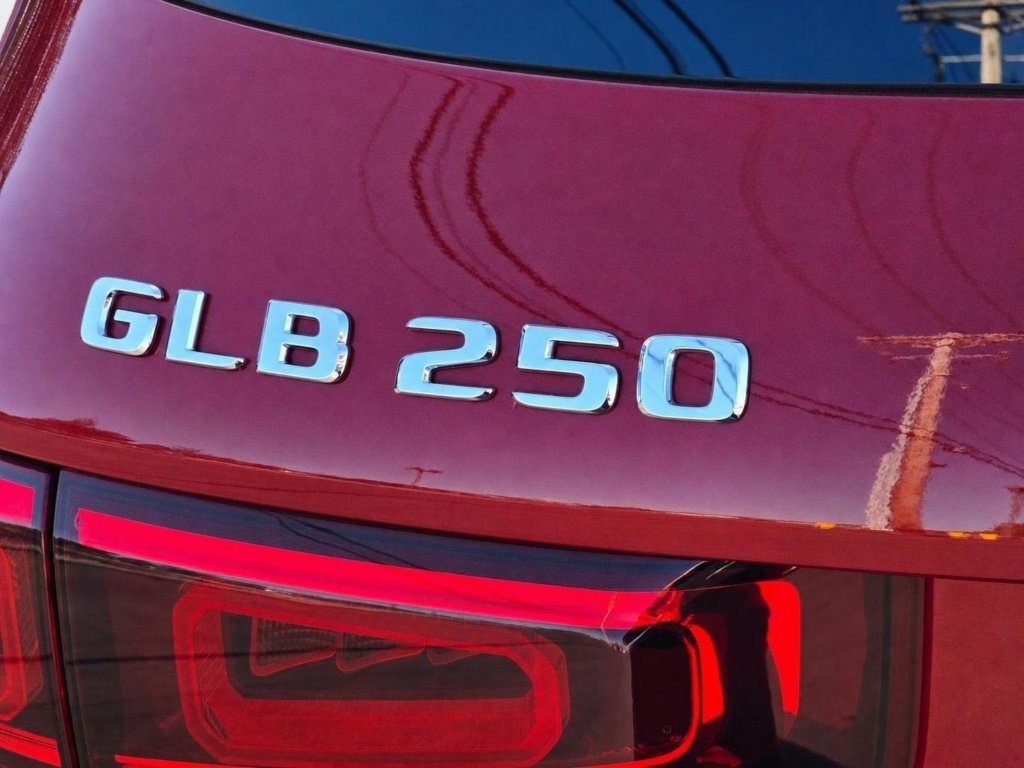 Used 2022 Mercedes-Benz GLB 250 4MATIC image 31