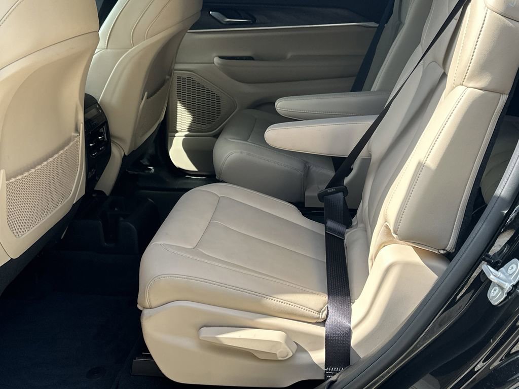 Used 2023 Jeep Grand Cherokee L Limited w/ Black Appearance Package image 22