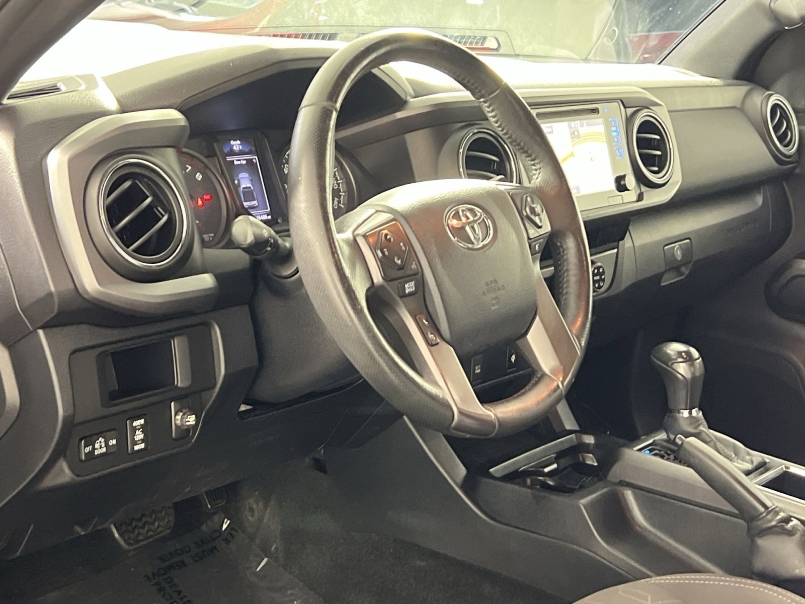 Used 2016 Toyota Tacoma TRD Sport w/ Towing Package image 16