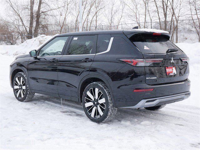 New 2026 Mitsubishi Outlander SE image 2