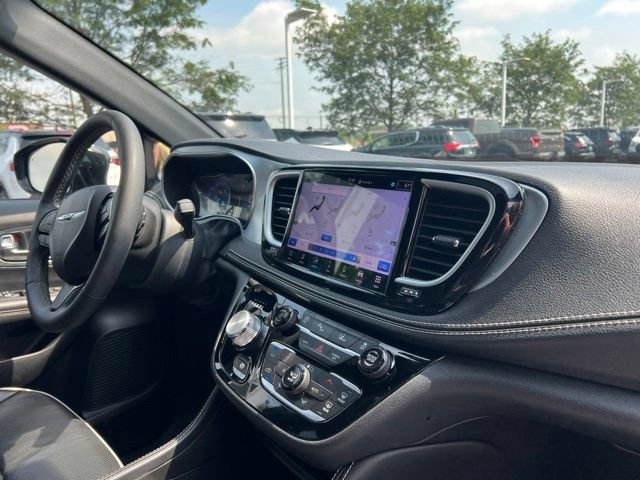 Used 2025 Chrysler Pacifica Limited FWD image 37