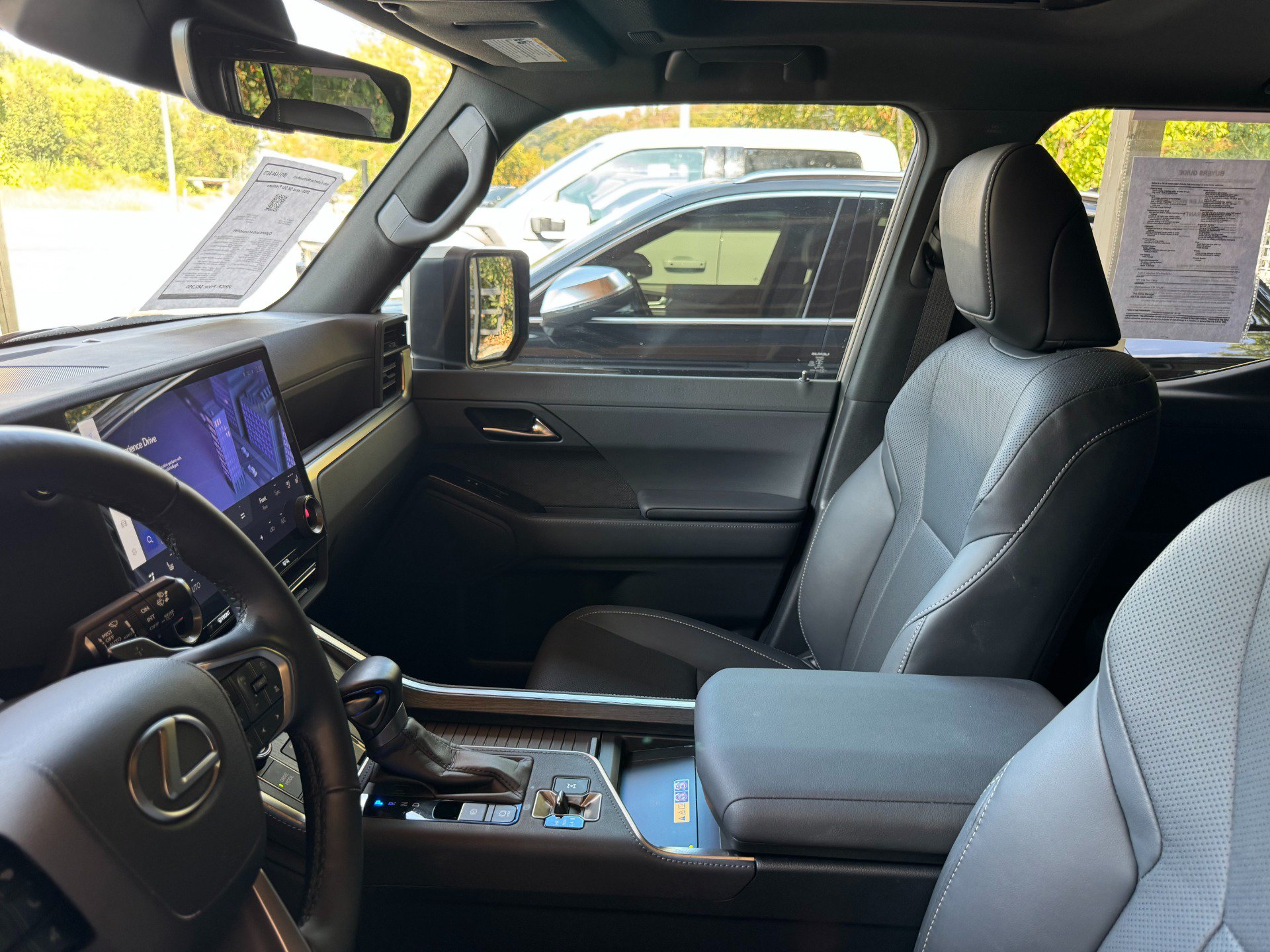 Used 2025 Lexus GX 550 w/ Cold Area Package AWD/4WD image 15