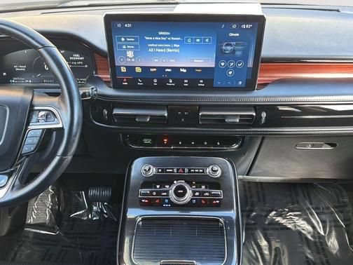 Used 2022 Lincoln Nautilus Reserve AWD/4WD image 11