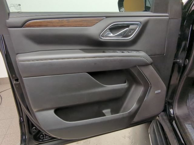 Used 2024 Chevrolet Tahoe Premier AWD/4WD image 25