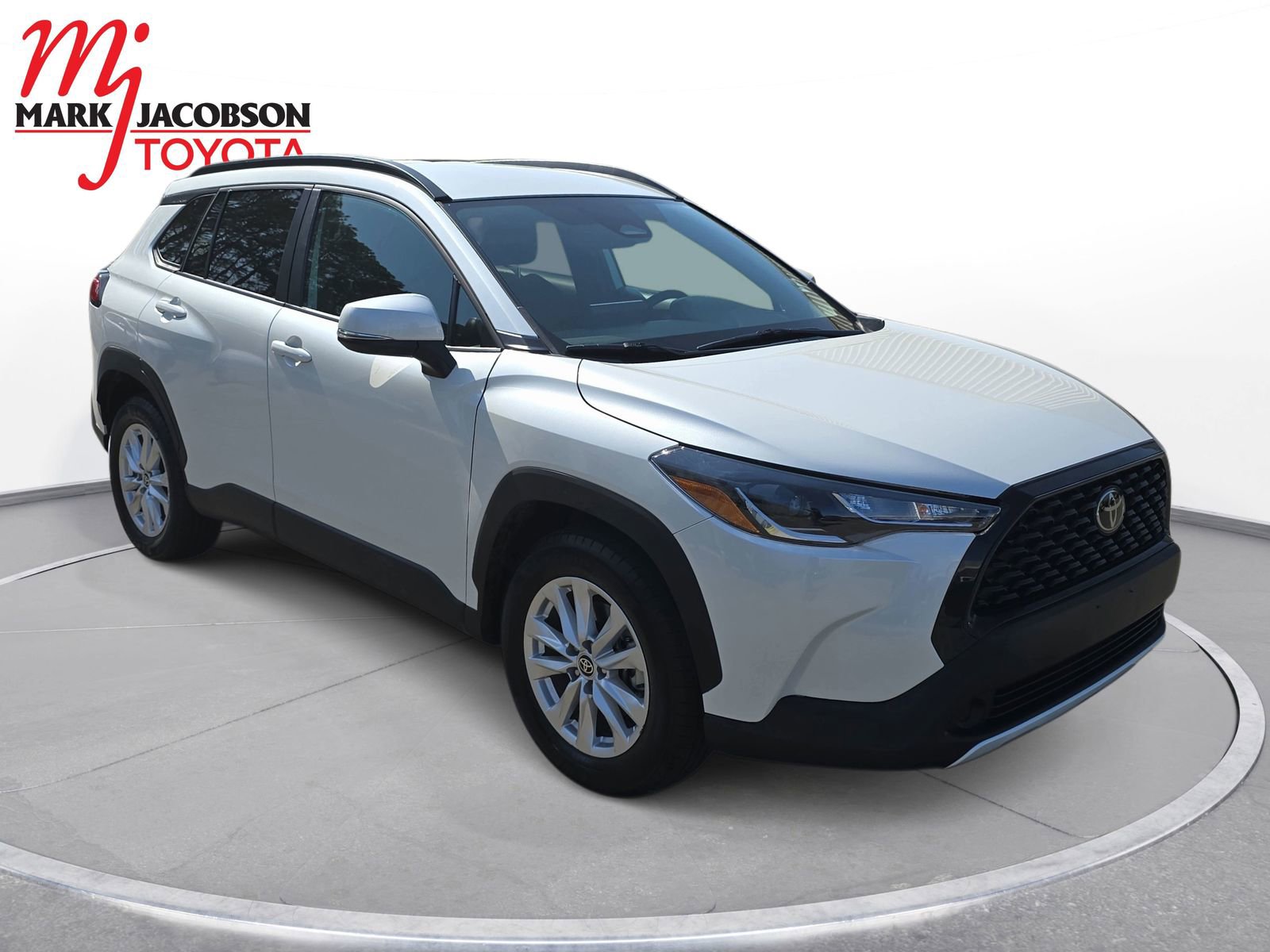 Used 2024 Toyota Corolla Cross LE AWD/4WD image 3