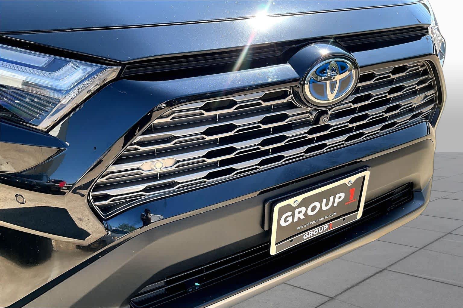 Used 2023 Toyota RAV4 Limited AWD/4WD image 30