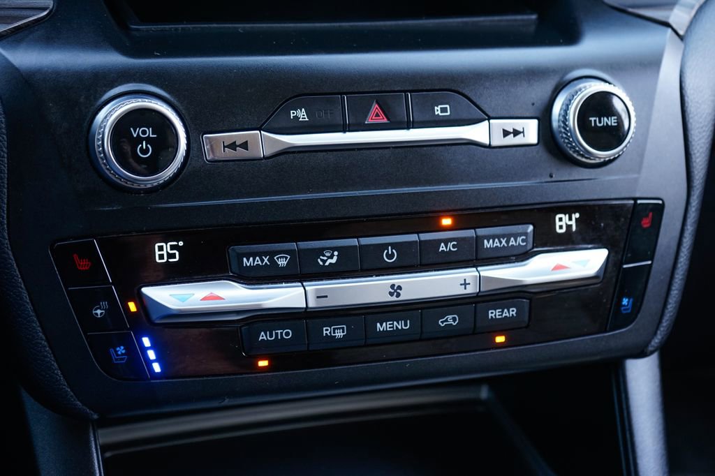 Used 2020 Ford Explorer Limited image 34