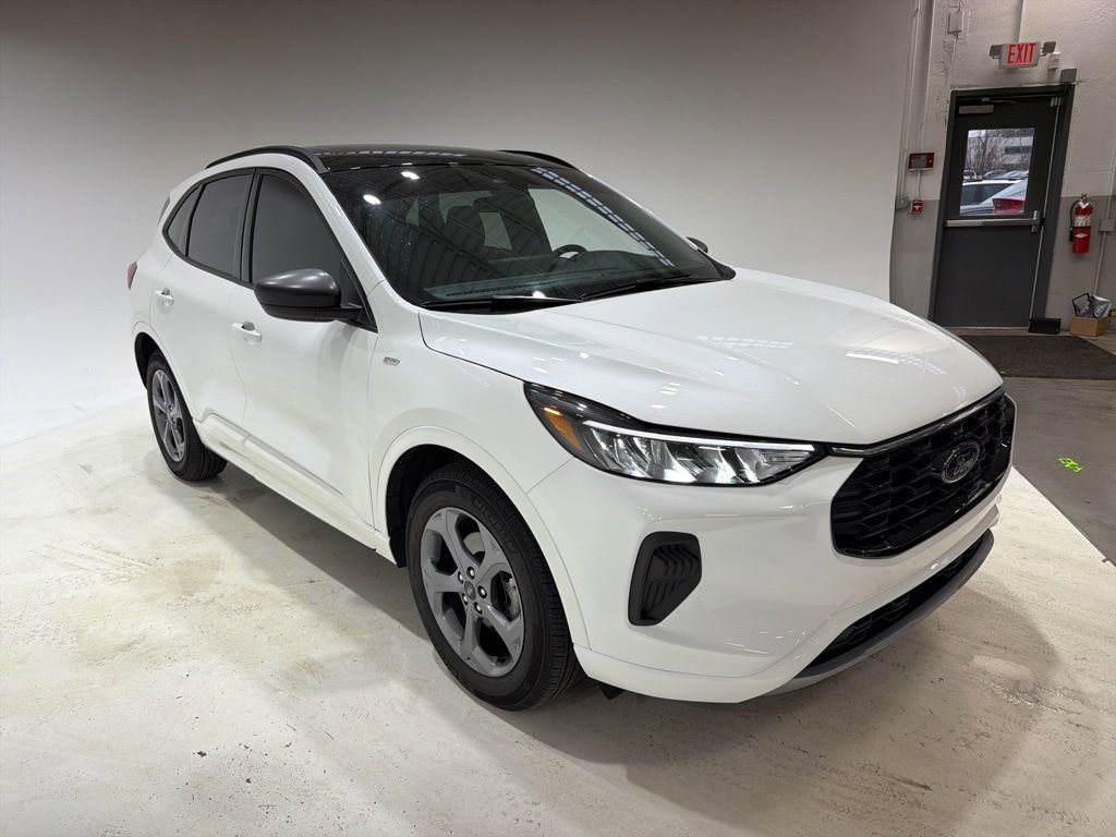 Used 2023 Ford Escape ST-Line w/ Tech Pack #1 image 5