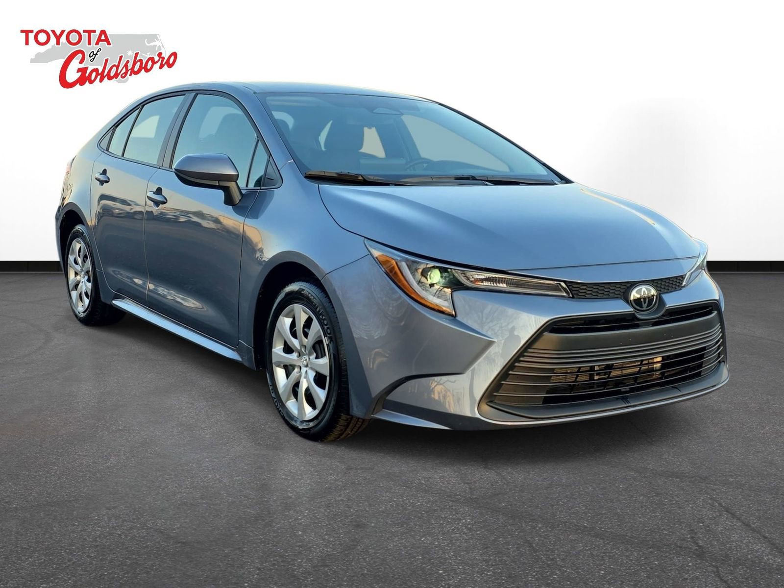 Used 2025 Toyota Corolla LE image 3