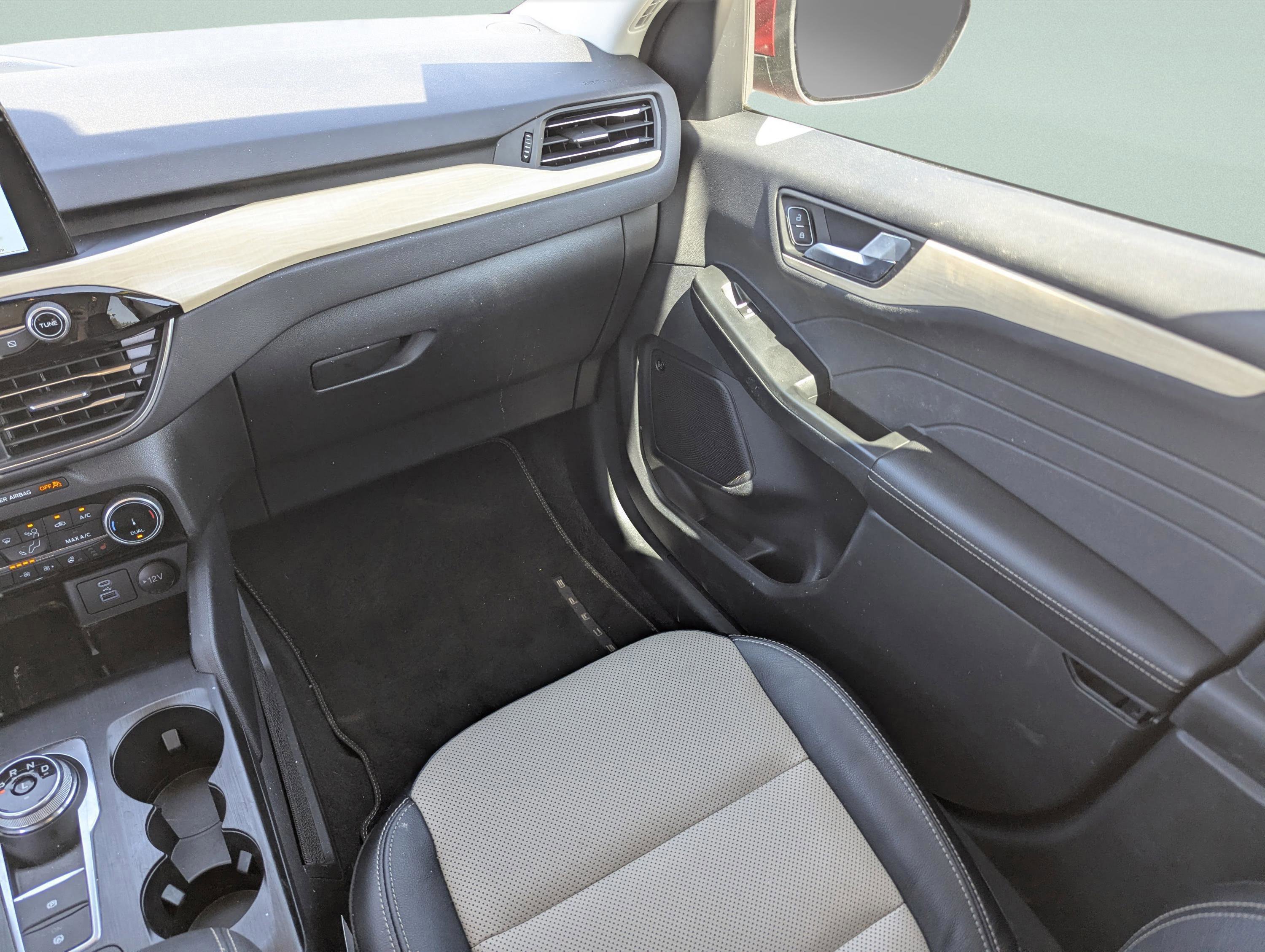 Used 2022 Ford Escape Titanium w/ Titanium Premium Package FWD image 35