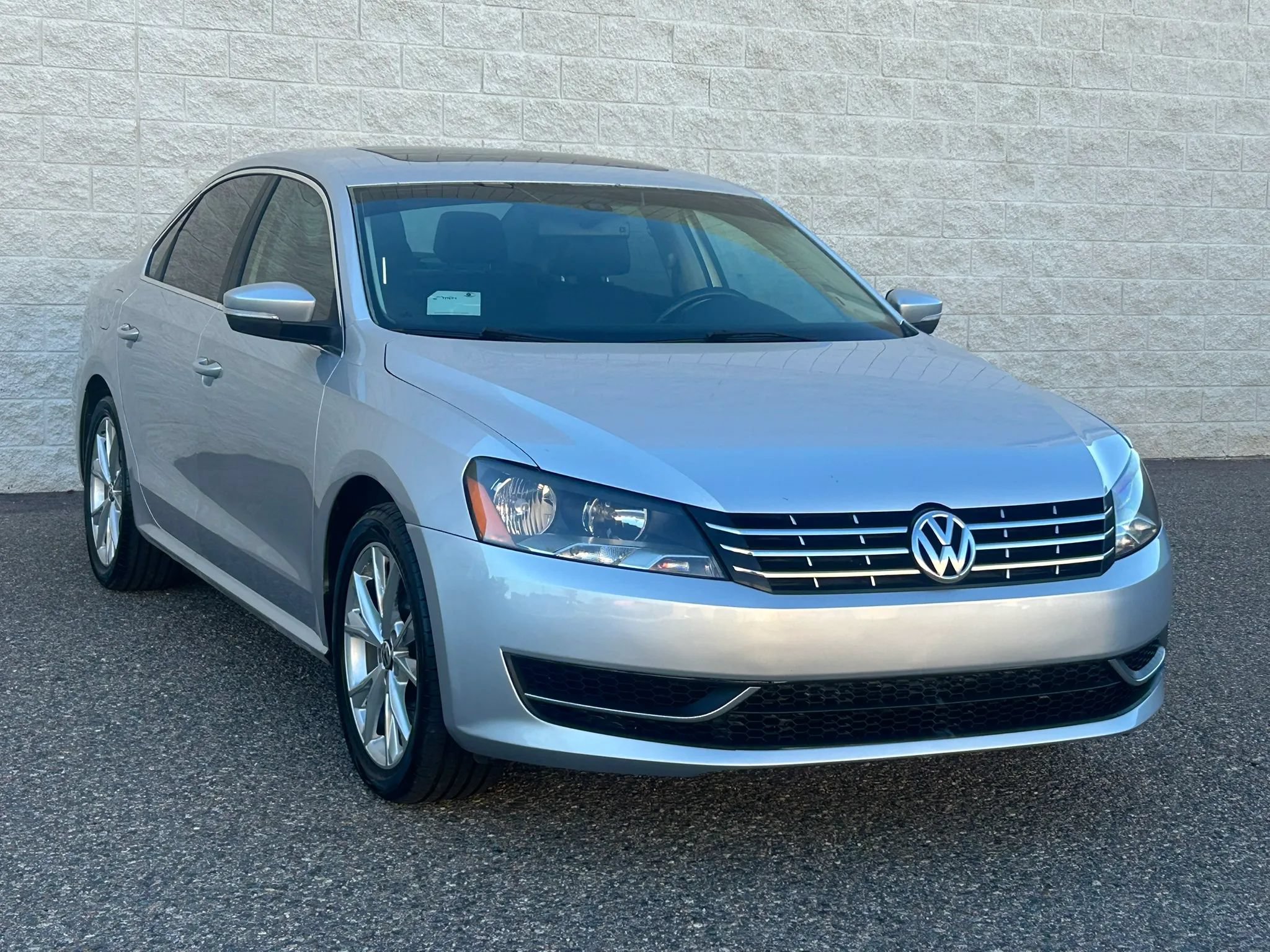 Used 2012 Volkswagen Passat TDI SE FWD image 3