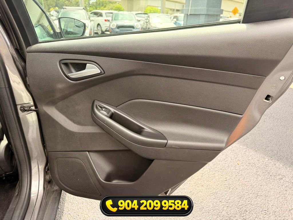 Used 2014 Ford Focus SE FWD image 29