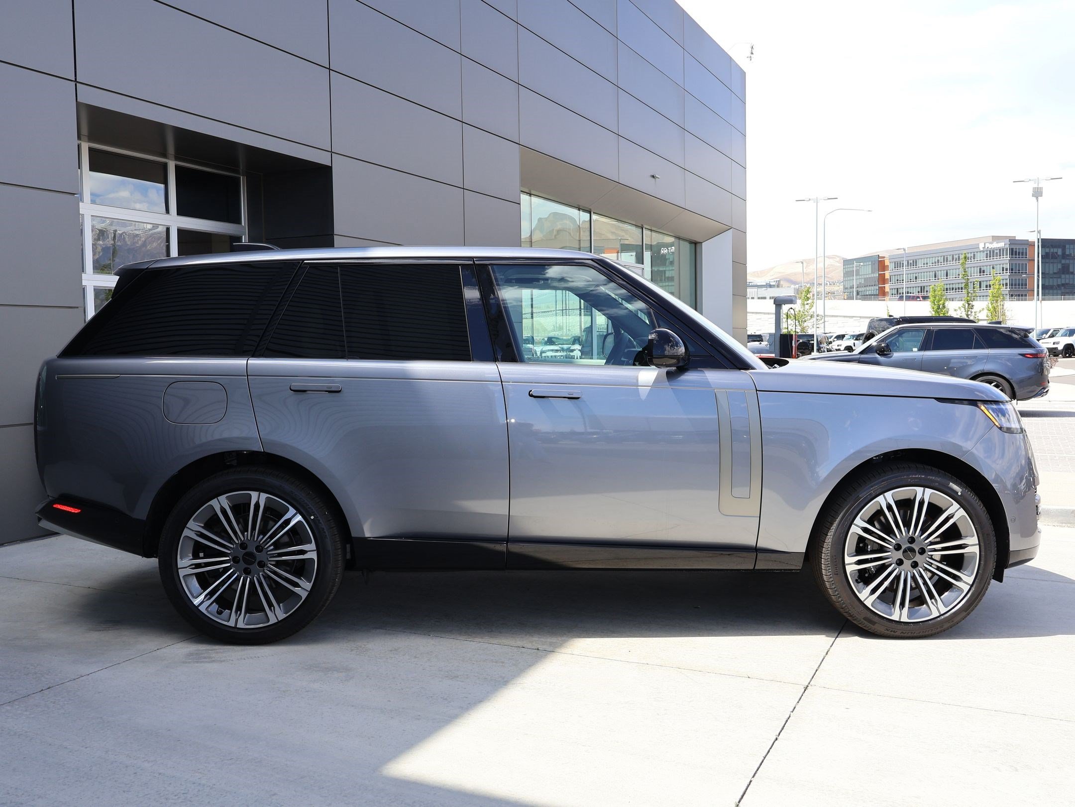 Used 2026 Land Rover Range Rover SE AWD/4WD image 5