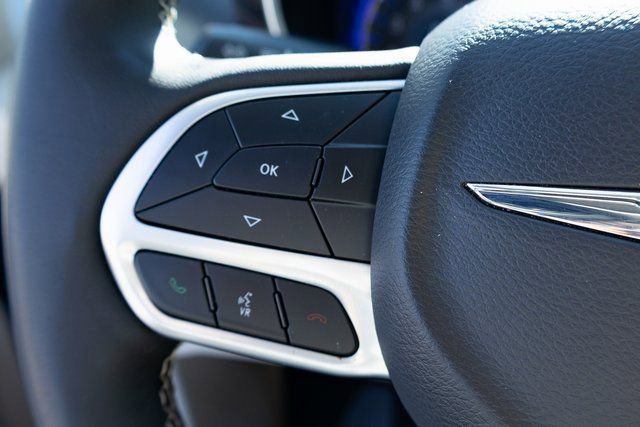 Used 2023 Chrysler Pacifica Limited FWD image 9