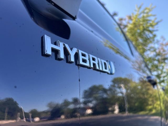 Used 2021 Toyota Highlander XLE AWD/4WD image 13