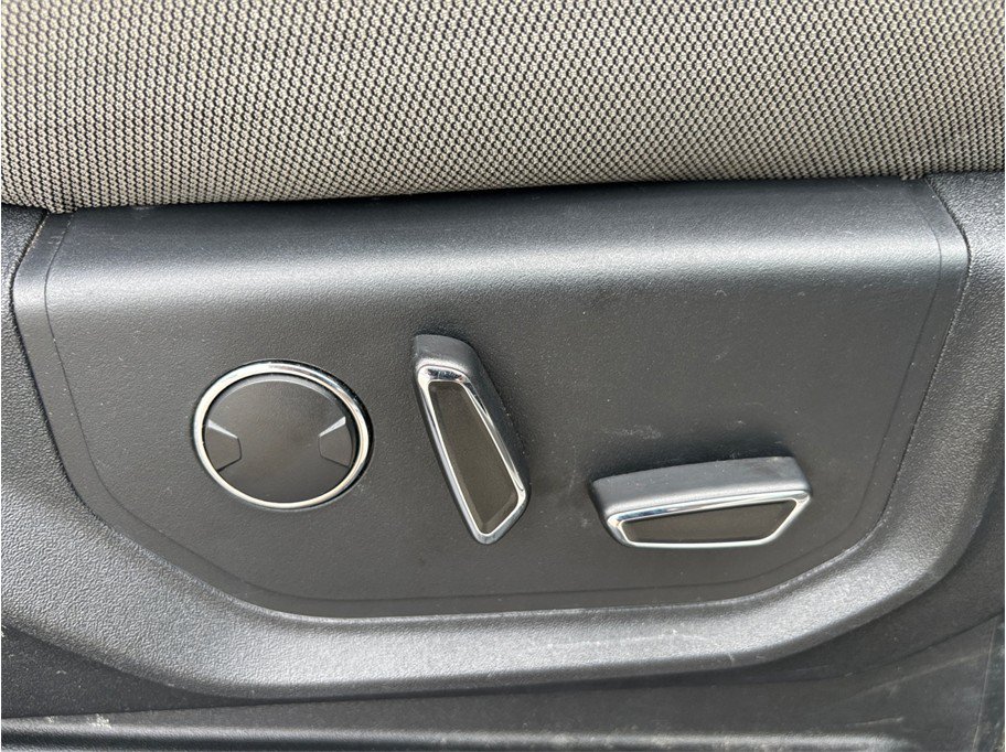 Used 2018 Ford F150 XLT w/ Equipment Group 302A Luxury AWD/4WD image 32
