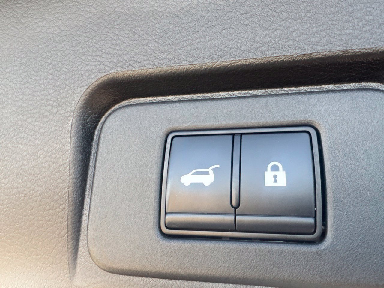 Certified 2025 Nissan Rogue SV FWD image 35