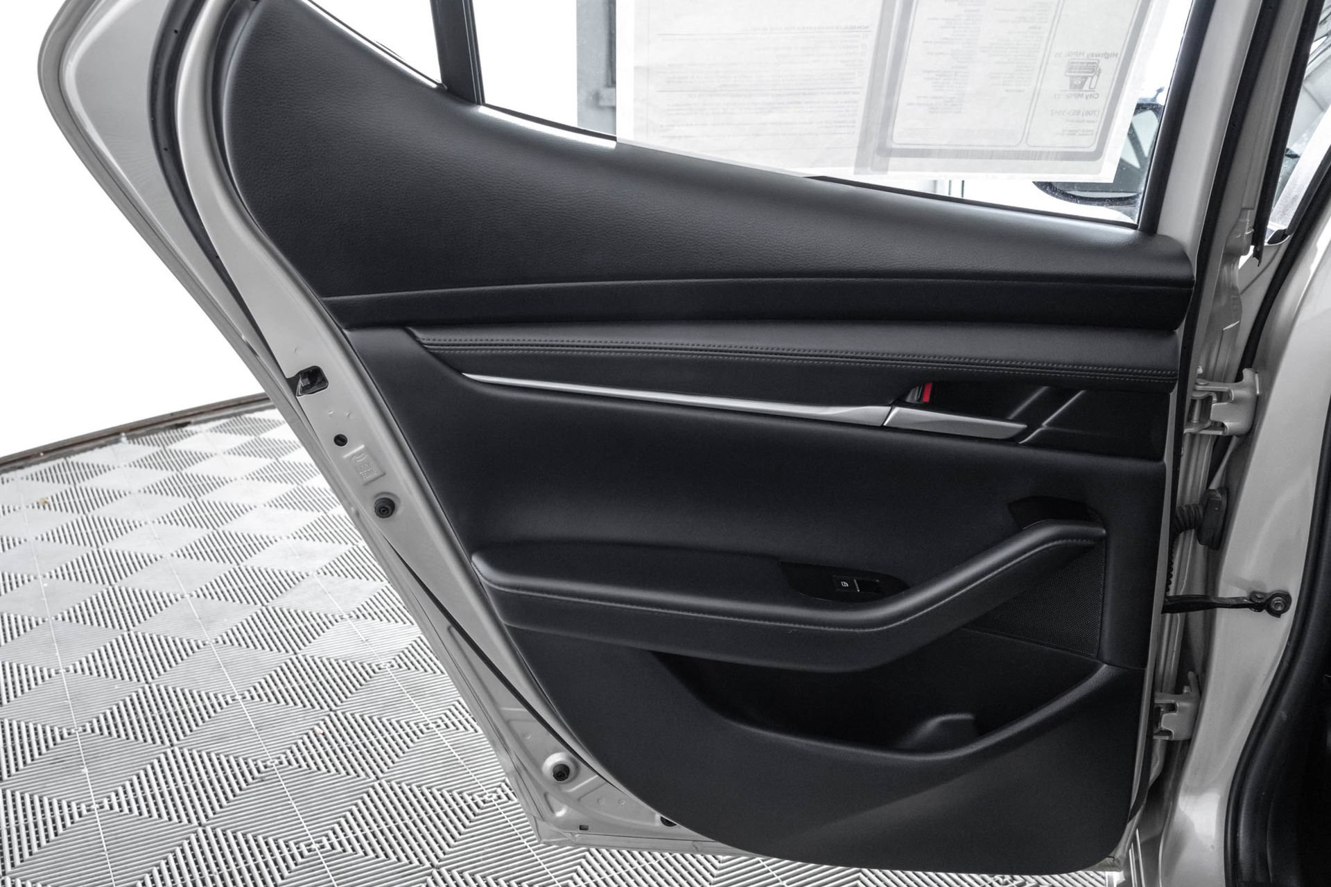 Used 2024 MAZDA MAZDA3 s FWD image 35