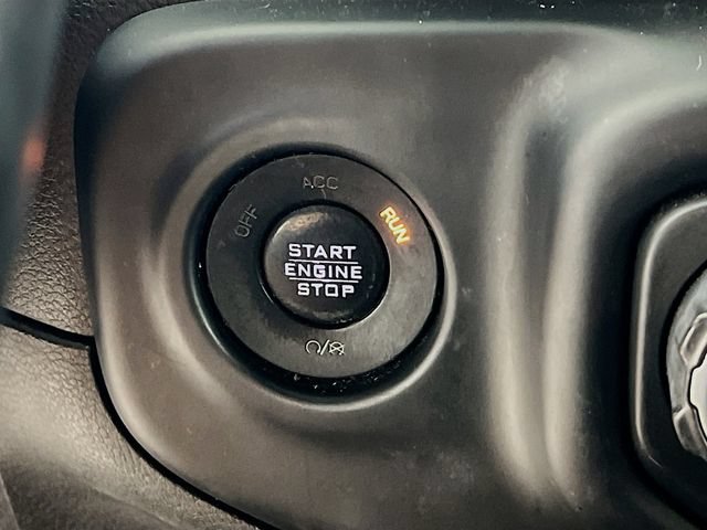 Used 2019 Jeep Wrangler Unlimited Sahara w/ Dual Top Group AWD/4WD image 16
