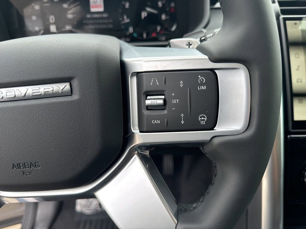 New 2024 Land Rover Discovery S image 18