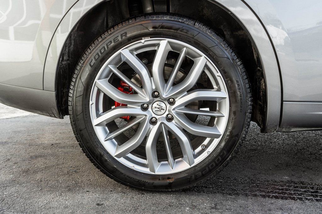 Used 2022 Maserati Levante GT image 39