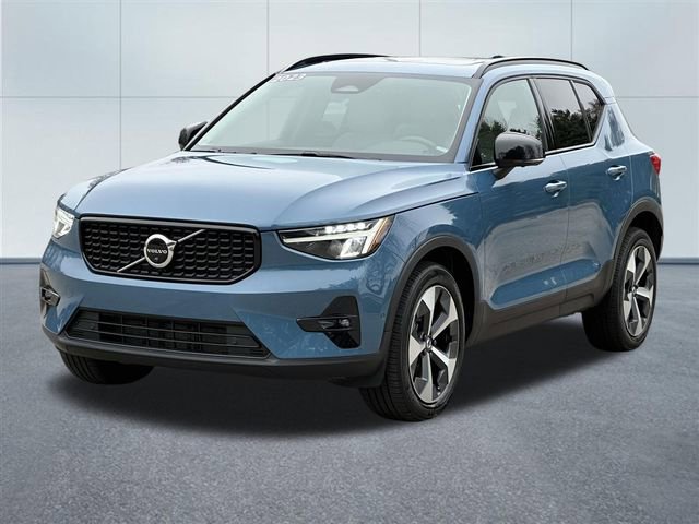 Used 2023 Volvo XC40 B5 Plus w/ Driver Assist Package image 10