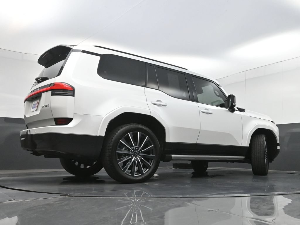 Used 2024 Lexus GX 550 w/ Accessory Package (2T) AWD/4WD image 34