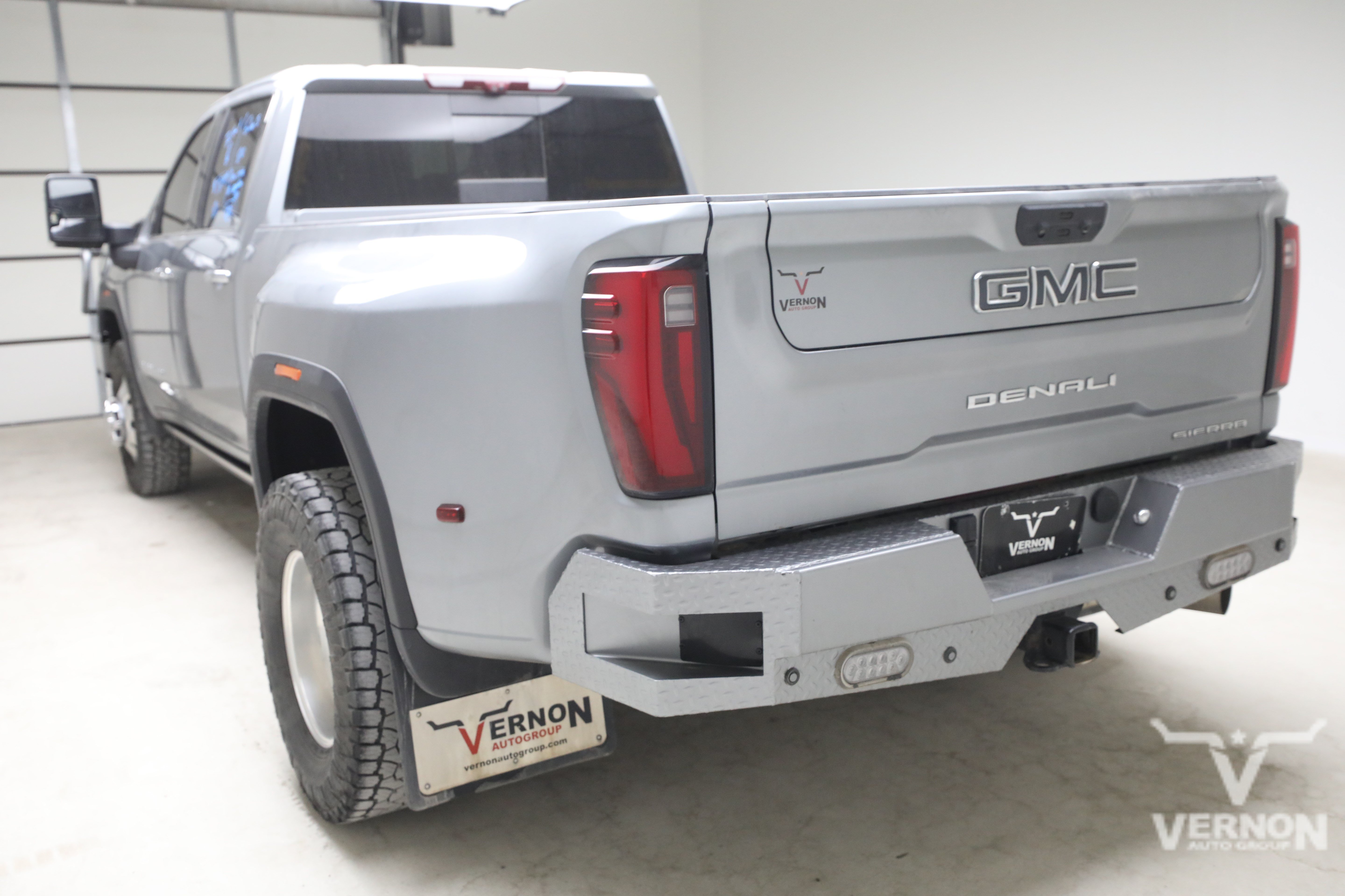 Used 2025 GMC Sierra 3500 Denali Ultimate AWD/4WD image 2