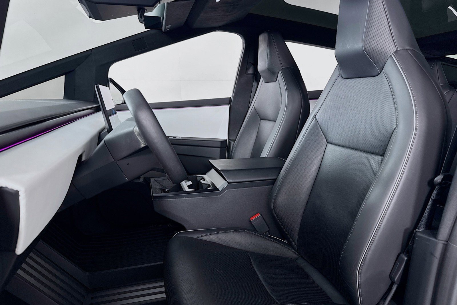 Used 2024 Tesla Cybertruck AWD Crew Cab image 17