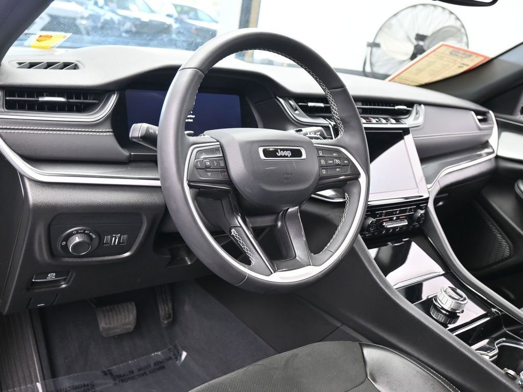 Used 2023 Jeep Grand Cherokee L Laredo RWD image 13