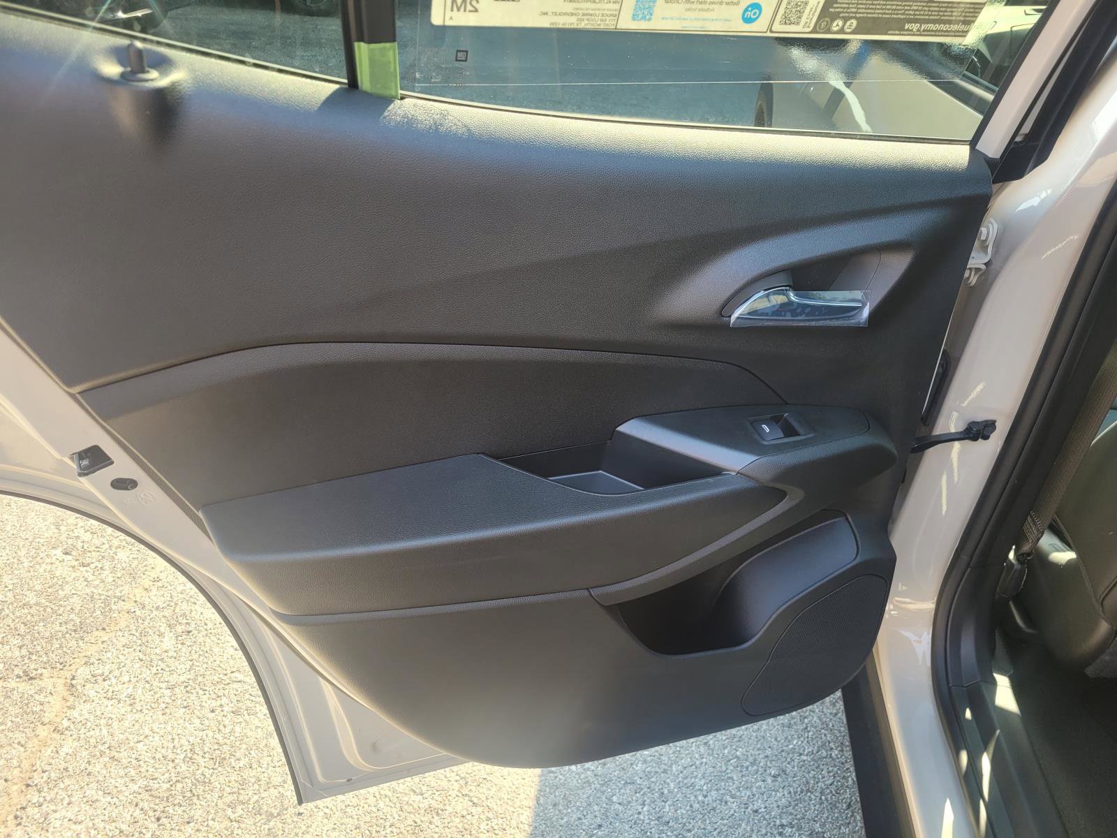 New 2026 Chevrolet Trax RS w/ Sunroof Package FWD image 9