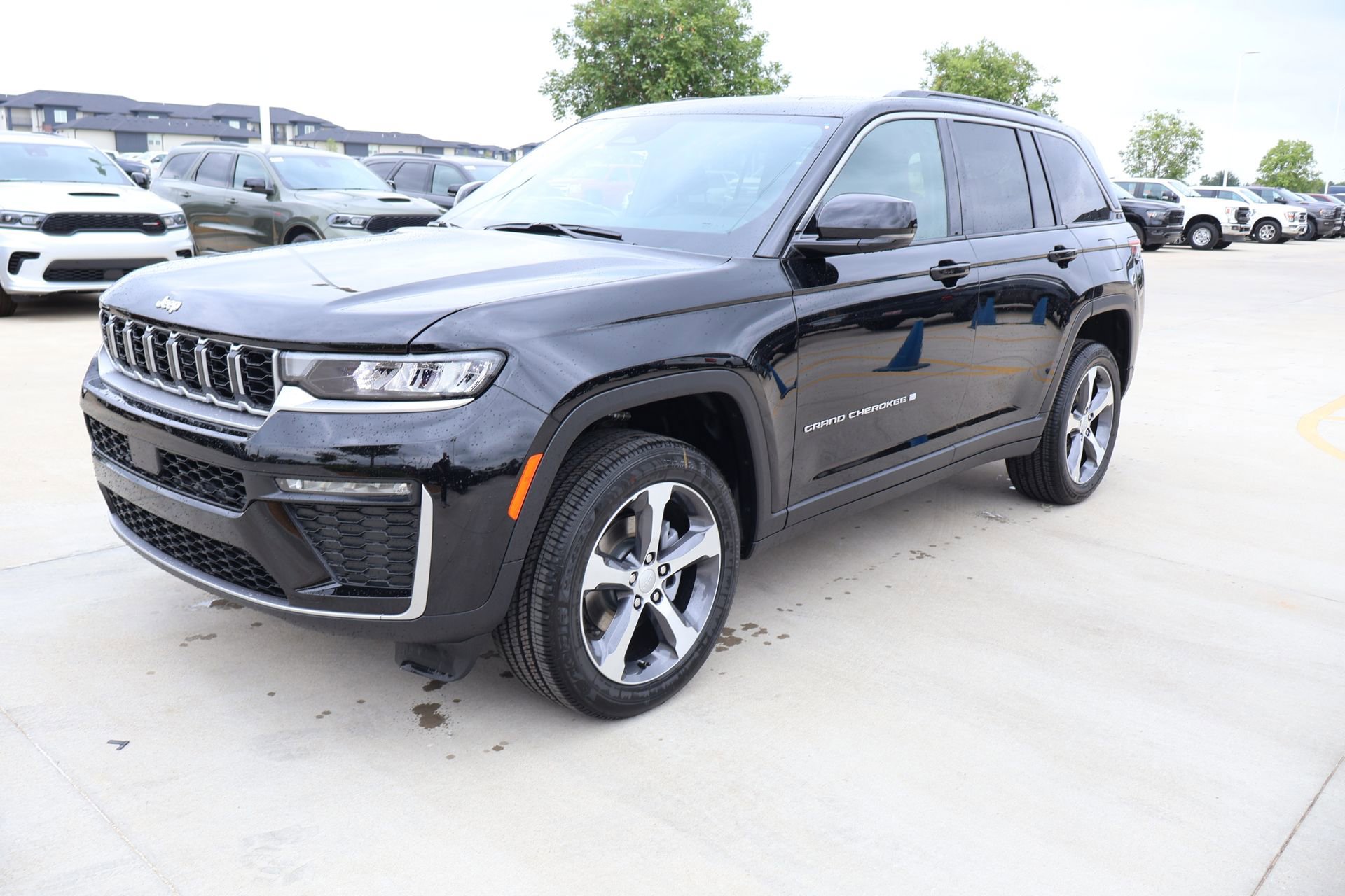 New 2026 Jeep Grand Cherokee Limited AWD/4WD image 10