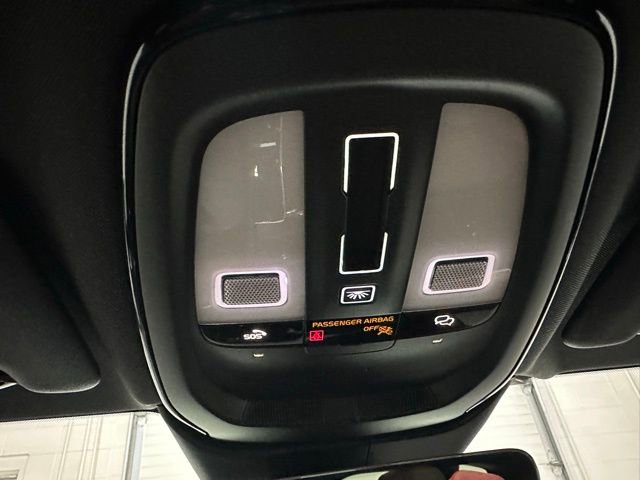 Used 2023 Volvo V60 B5 Cross Country Plus image 21